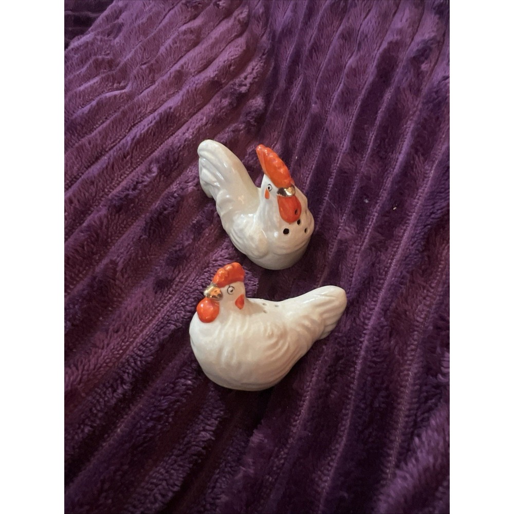 Vintage Salt and Pepper Shakers Porcelain Chicken Hen Rooster Japan * READ *